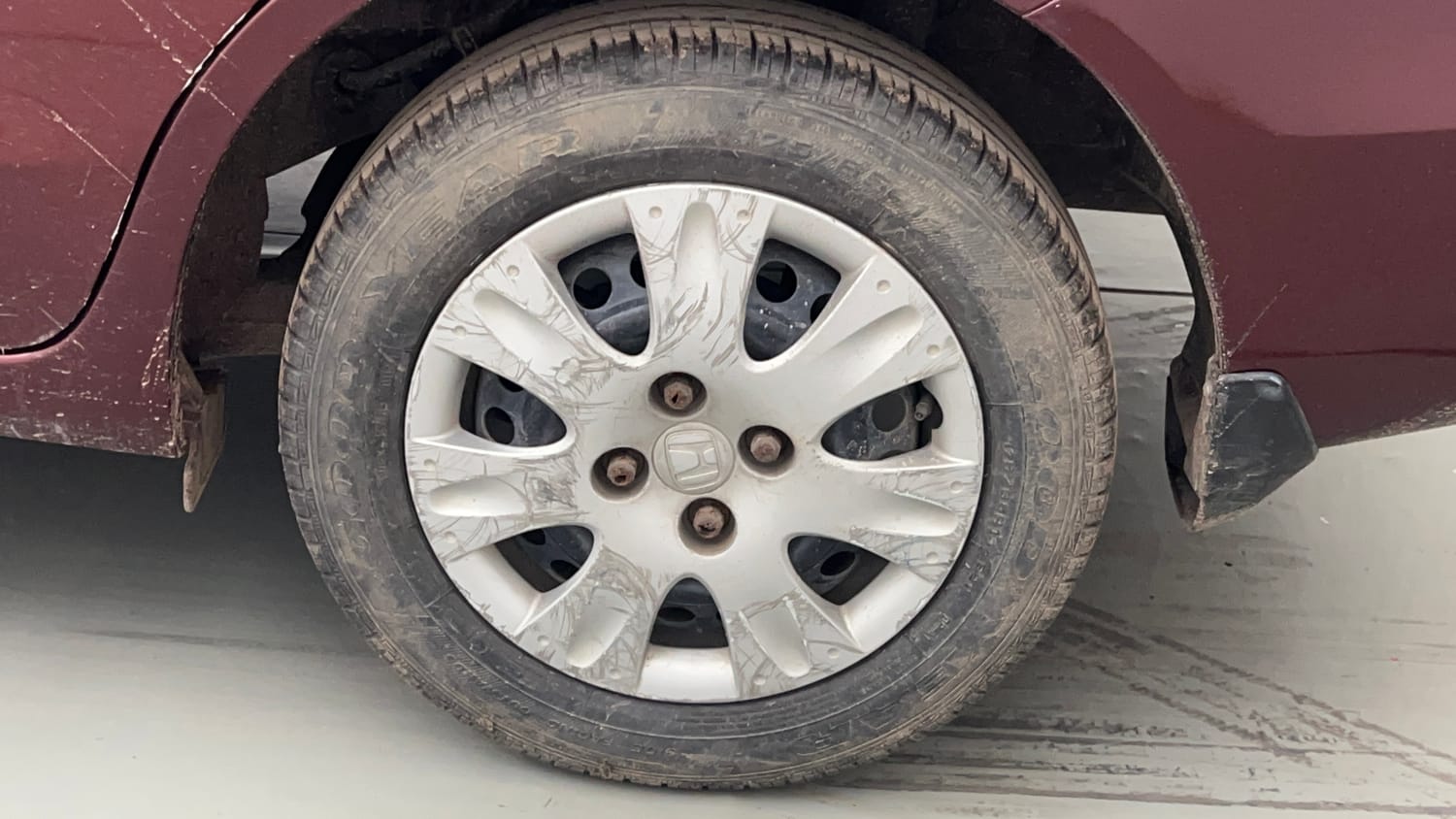 Used 2017 Honda Amaze 1.2 S i-VTEC Petrol Manual tyres LEFT REAR TYRE RIM VIEW