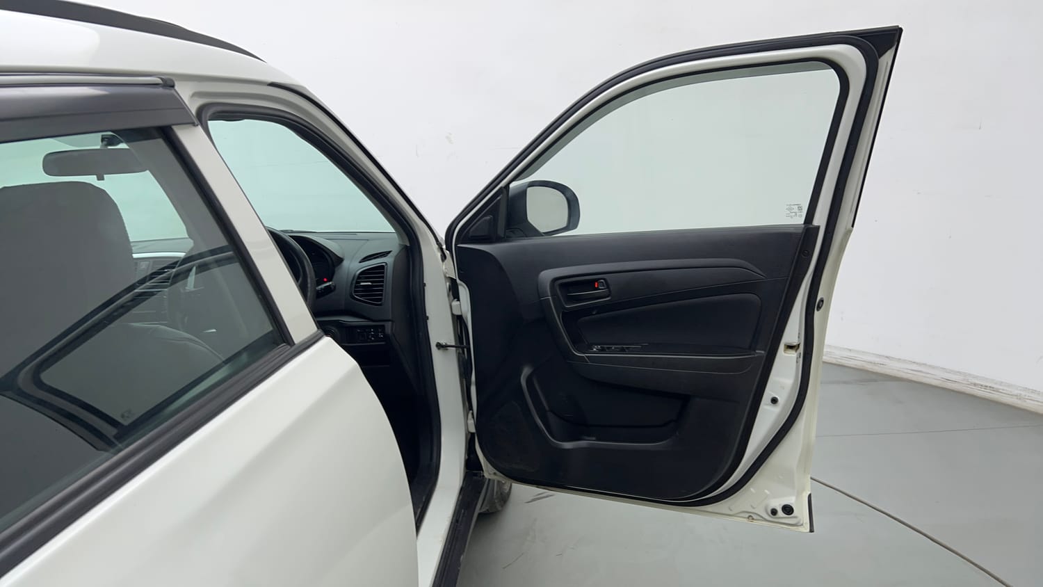 Used 2021 maruti-suzuki Vitara Brezza VXi Petrol Manual interior RIGHT FRONT DOOR OPEN VIEW