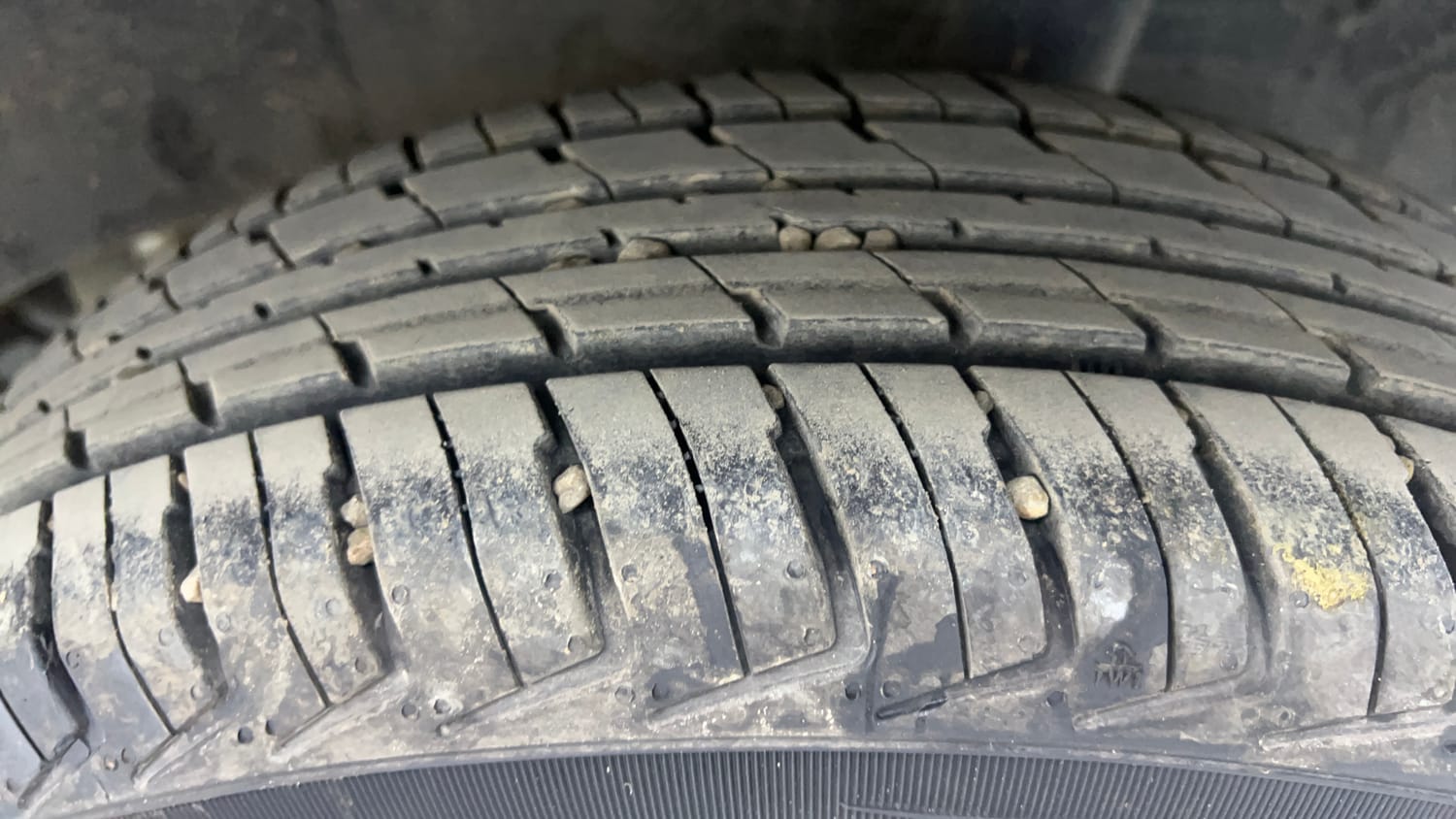Used 2018 Renault Kwid RXT (O) 1.0 SCE Edition Petrol Manual tyres LEFT REAR TYRE TREAD VIEW