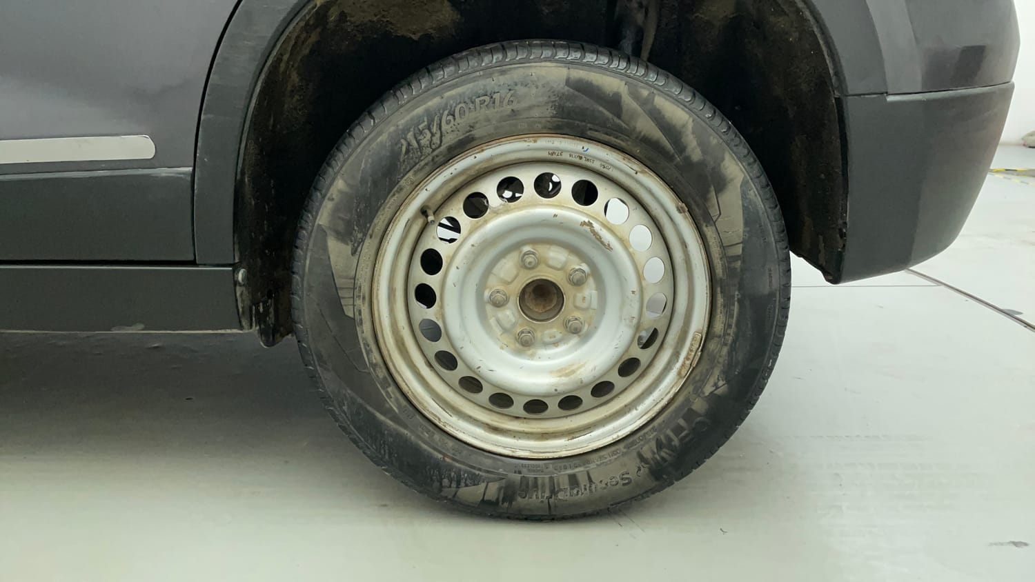Used 2017 Maruti Suzuki Vitara Brezza LDi (O) Diesel Manual tyres LEFT REAR TYRE RIM VIEW