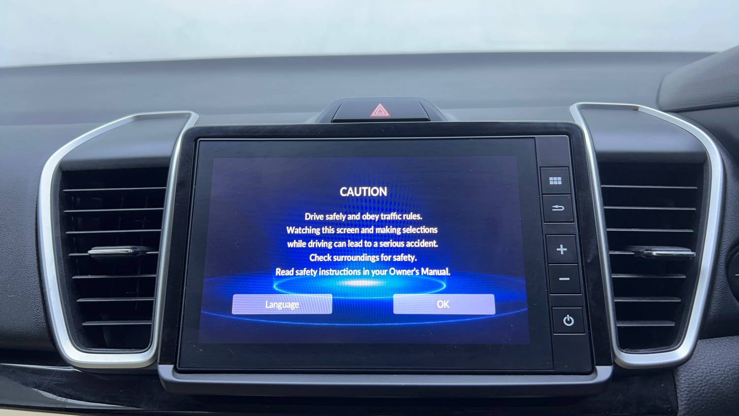 Used 2024 Honda City V Petrol CVT Petrol Automatic interior MUSIC SYSTEM & AC CONTROL VIEW