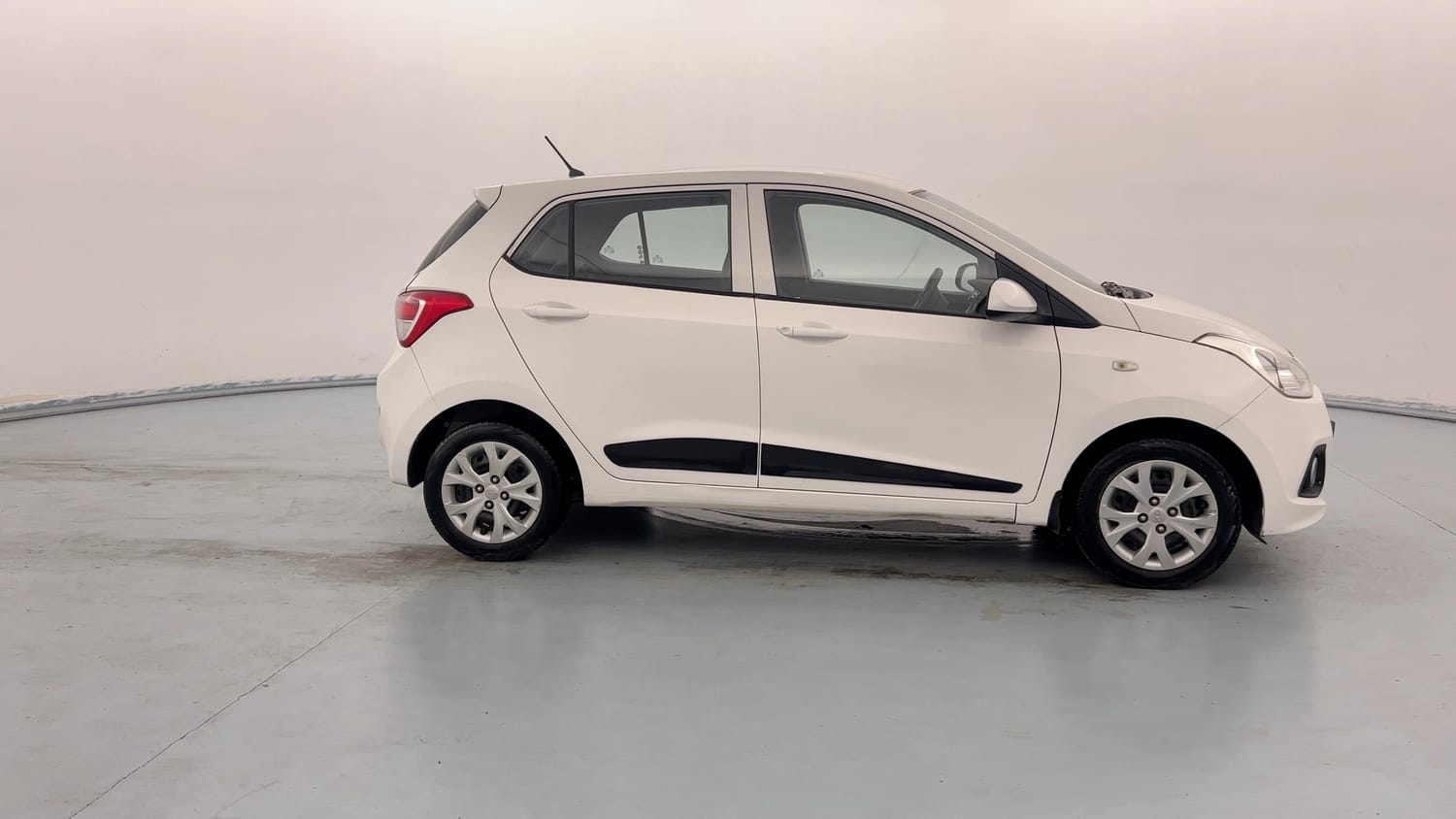 Used 2014 Hyundai Grand i10 Magna 1.2 Kappa VTVT Petrol Manual exterior RIGHT SIDE VIEW