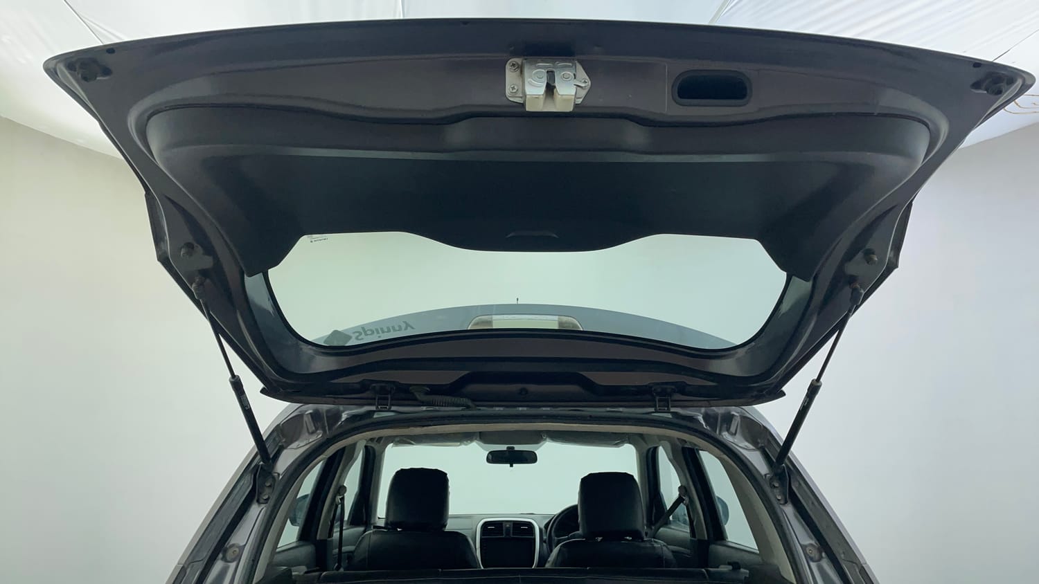 Used 2017 Maruti Suzuki Vitara Brezza LDi (O) Diesel Manual interior DICKY DOOR OPEN VIEW
