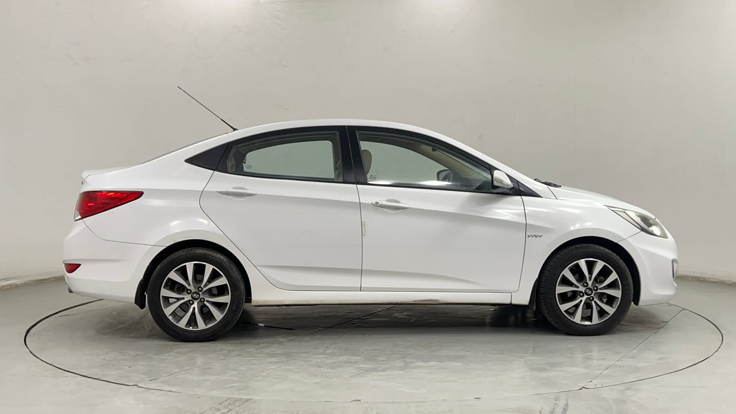 Used 2013 Hyundai Verna Fluidic 1.6 VTVT SX Petrol Manual exterior RIGHT SIDE VIEW