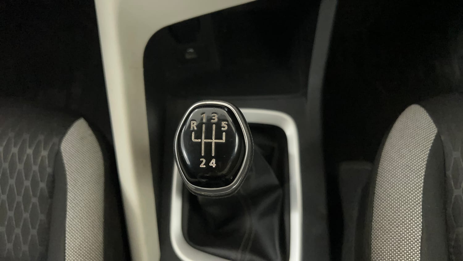 Used 2023 Nissan Magnite XV Petrol Manual interior GEAR  KNOB VIEW