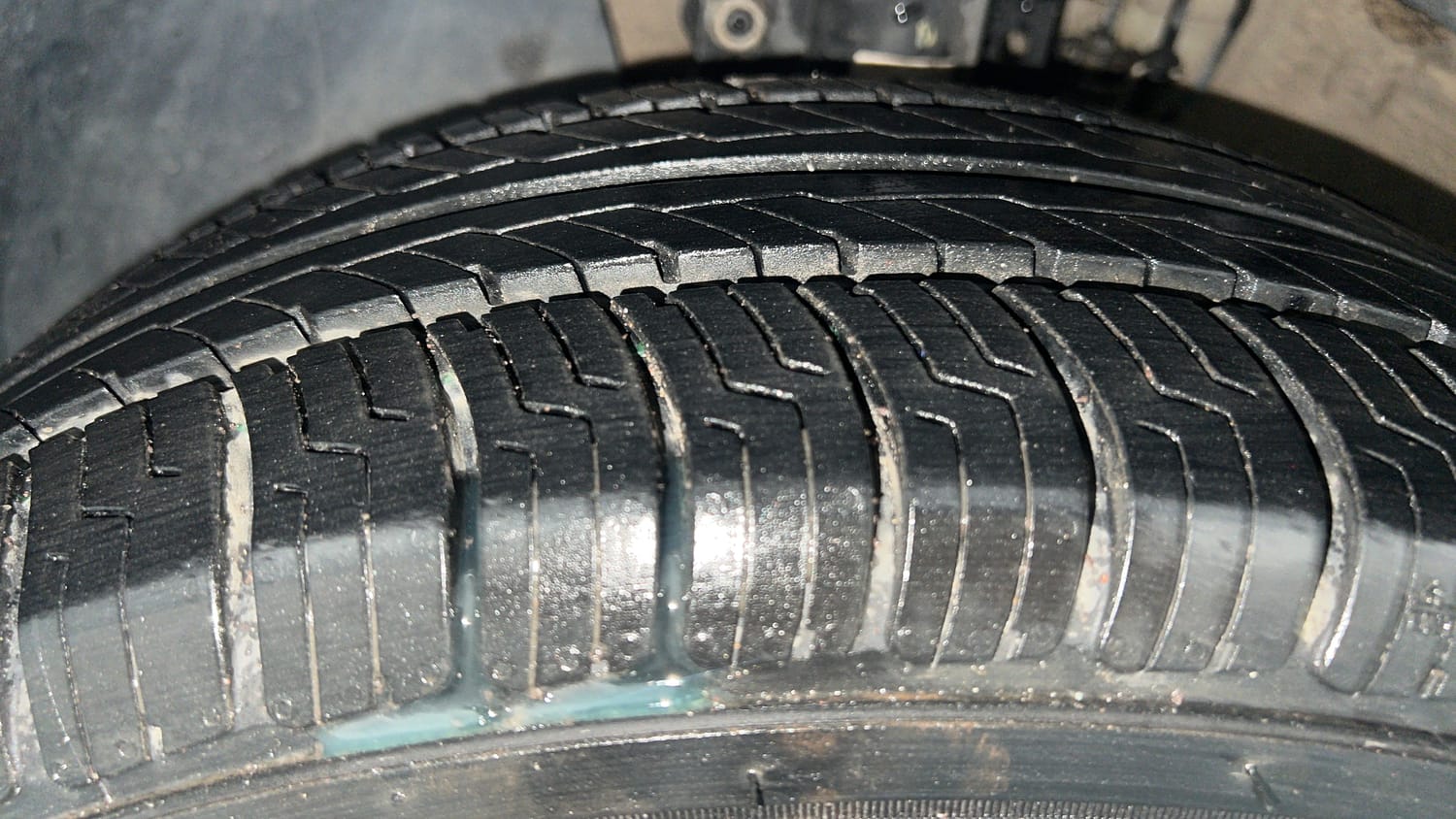 Used 2014 Volkswagen Polo Highline1.2L (P) Petrol Manual tyres LEFT FRONT TYRE TREAD VIEW