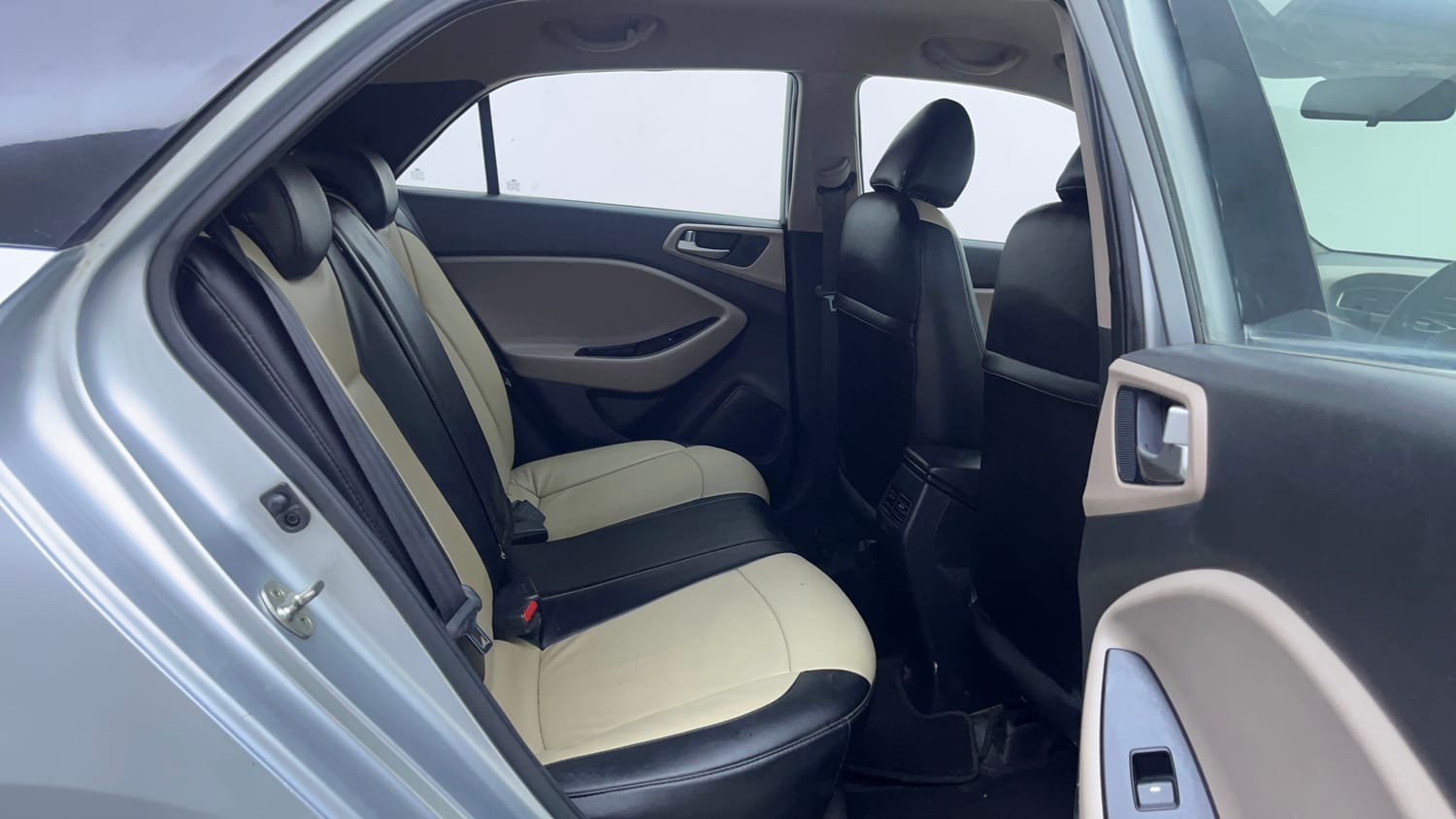 Used 2020 Hyundai Elite i20 Asta 1.2 (O) CVT Petrol Automatic interior RIGHT SIDE REAR DOOR CABIN VIEW