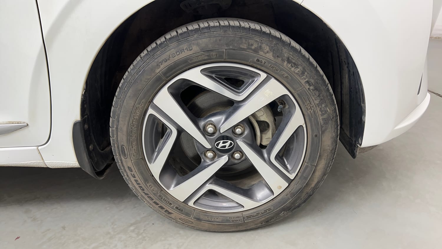 Used 2022 Hyundai Aura SX 1.2 Petrol Petrol Manual tyres RIGHT FRONT TYRE RIM VIEW