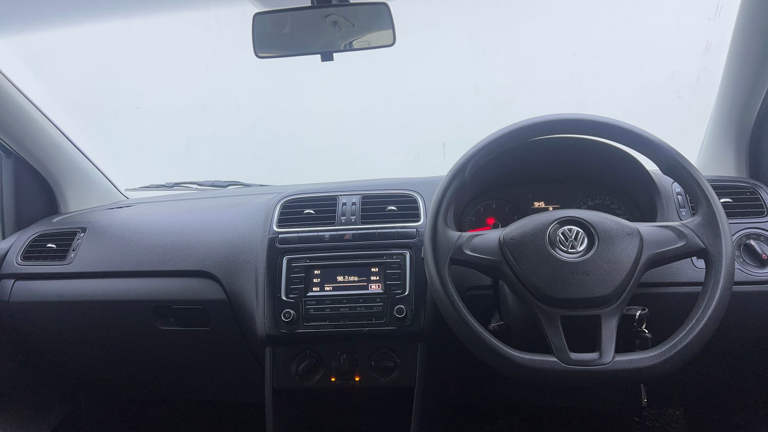 Used 2017 Volkswagen Polo Comfortline 1.2L (P) Petrol Manual interior DASHBOARD VIEW