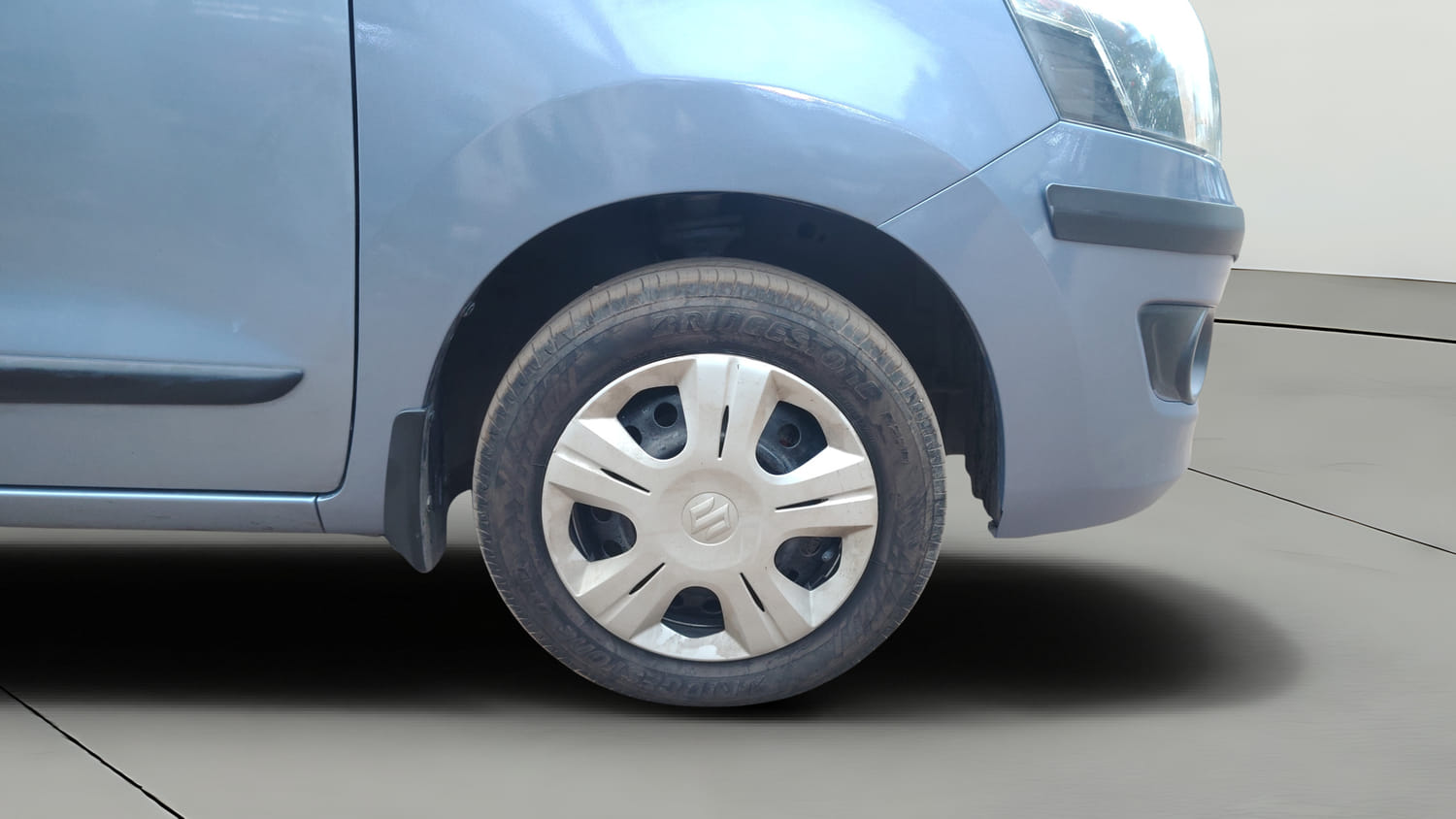 Used 2016 Maruti Suzuki Wagon R 1.0 VXI AMT Petrol Automatic tyres RIGHT FRONT TYRE RIM VIEW