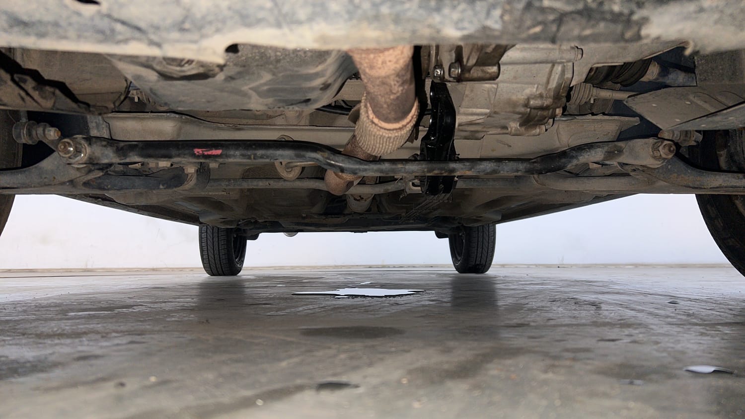 Used 2019 Tata Tiago Revotron XZ Petrol Manual extra FRONT LEFT UNDERBODY VIEW