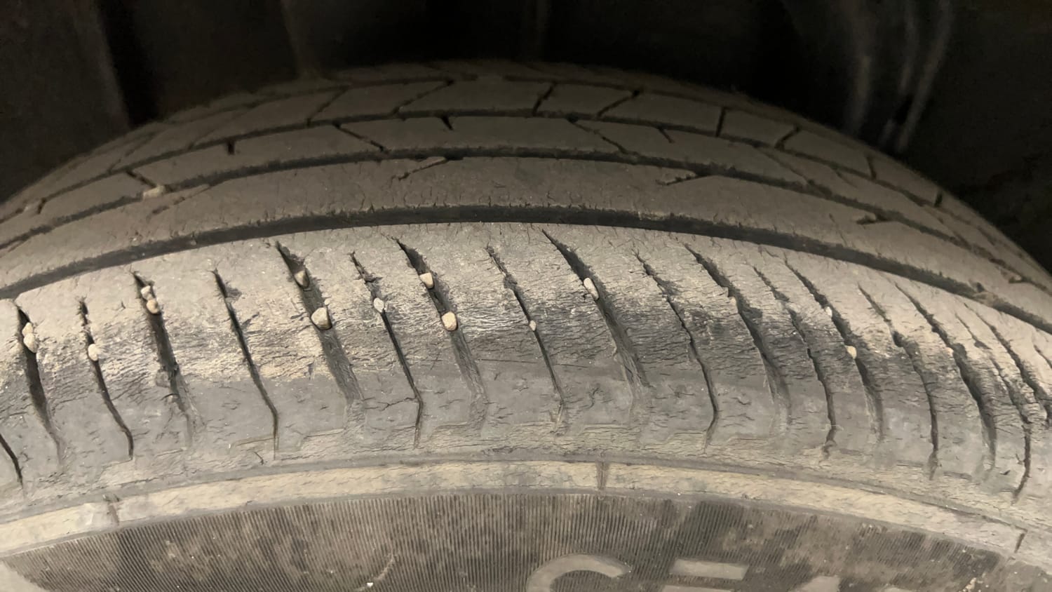 Used 2023 Nissan Magnite XV Petrol Manual tyres RIGHT REAR TYRE TREAD VIEW