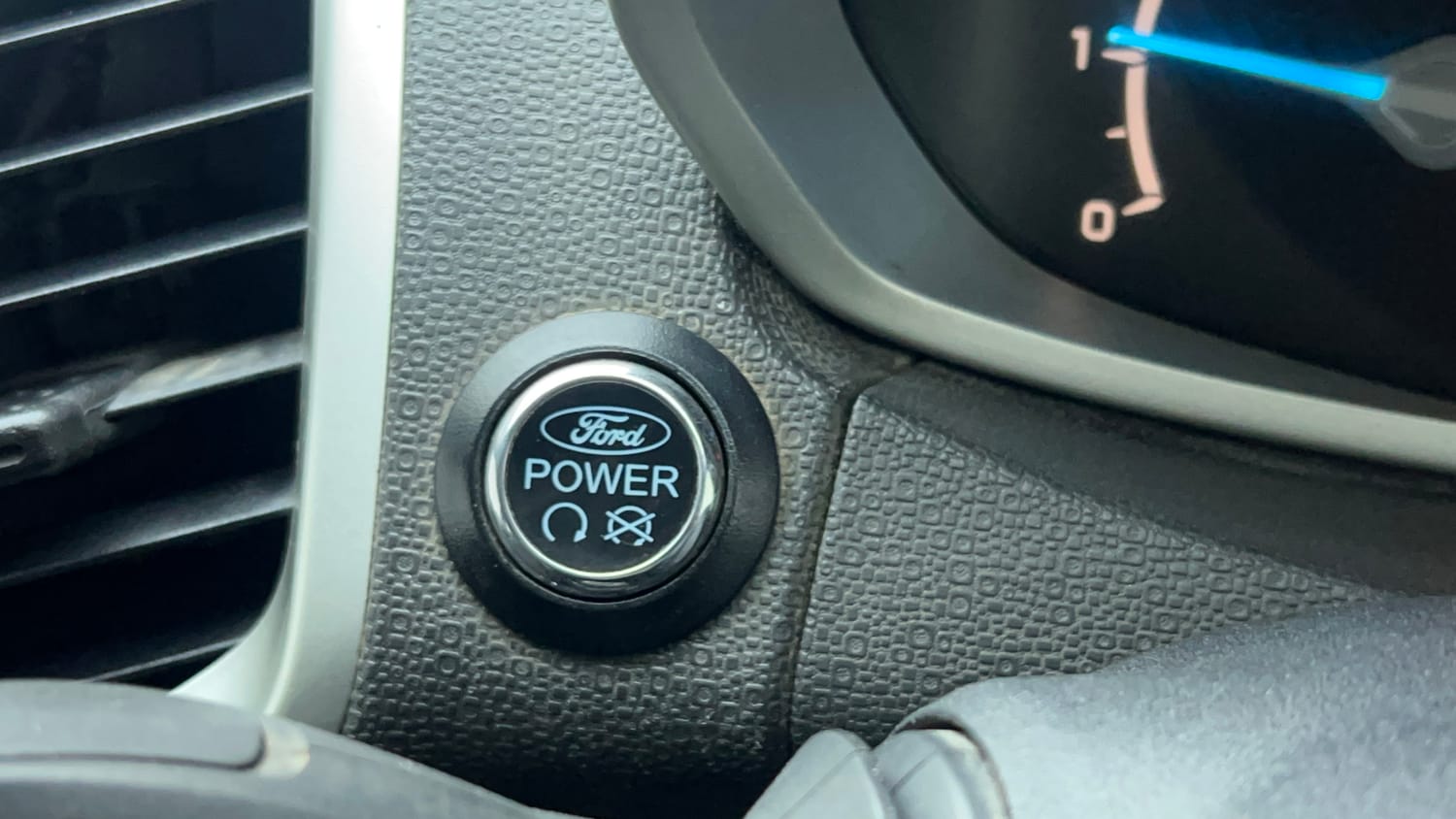 Used 2014 Ford EcoSport Titanium 1.0 Ecoboost (Opt) Petrol Manual top_features Keyless start