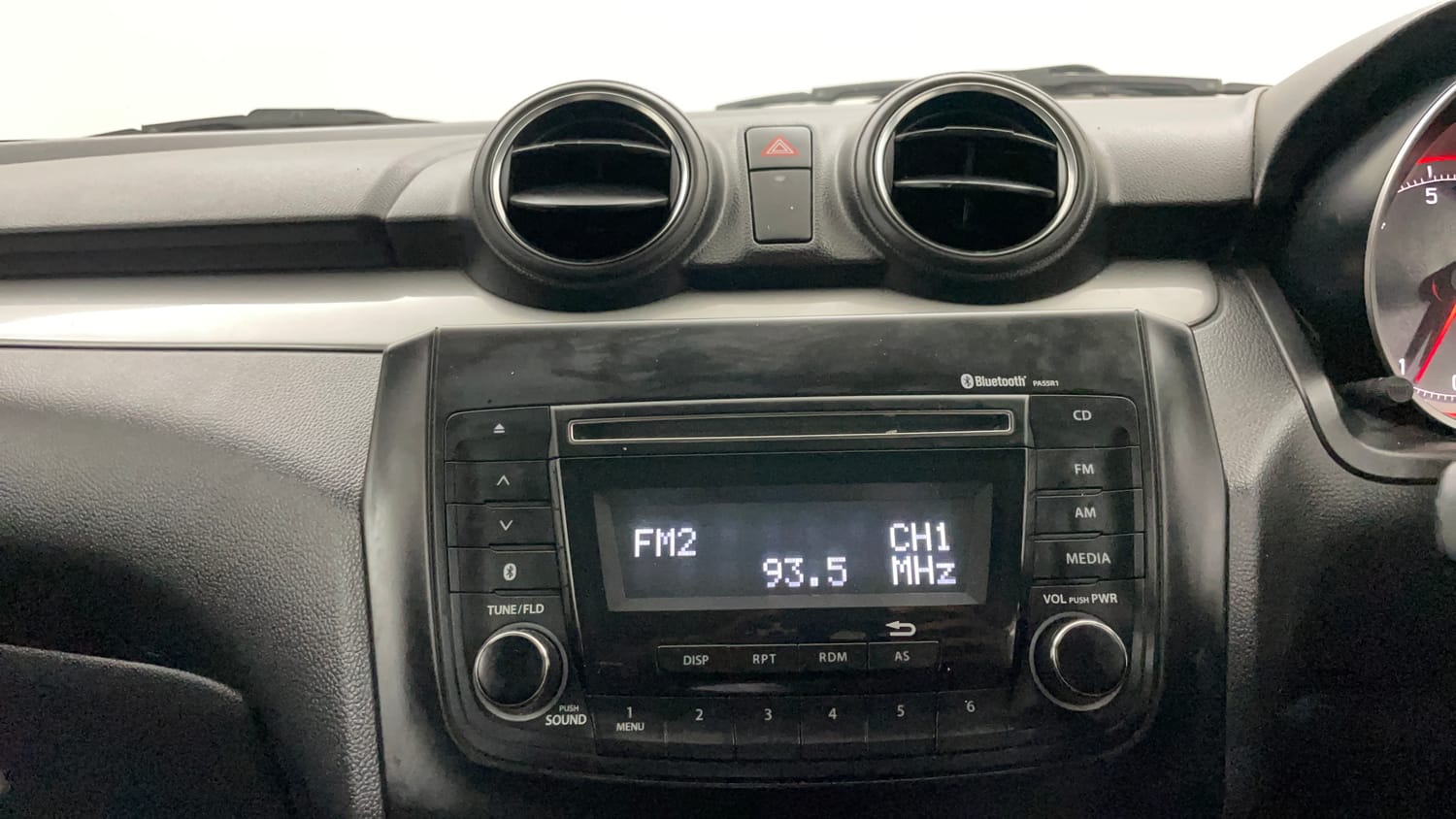 Used 2019 Maruti Suzuki Swift VXi AMT Petrol Automatic interior MUSIC SYSTEM & AC CONTROL VIEW