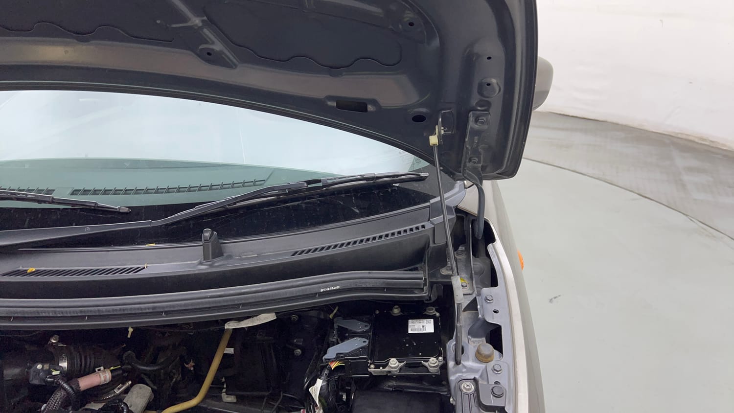 Used 2023 Maruti Suzuki Wagon R VXI 1.0 Petrol Manual engine ENGINE LEFT SIDE HINGE & APRON VIEW