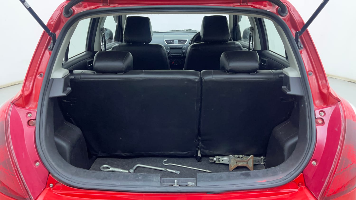 Used 2015 Maruti Suzuki Swift VXi Petrol Manual interior DICKY INSIDE VIEW