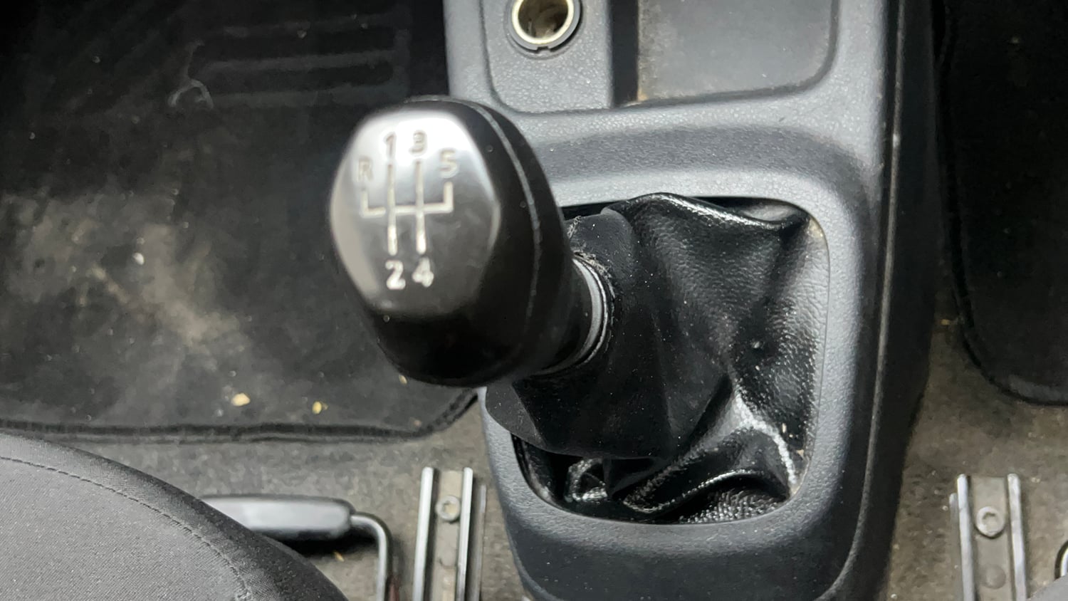 Used 2016 Renault Kwid RXT Petrol Manual interior GEAR  KNOB VIEW