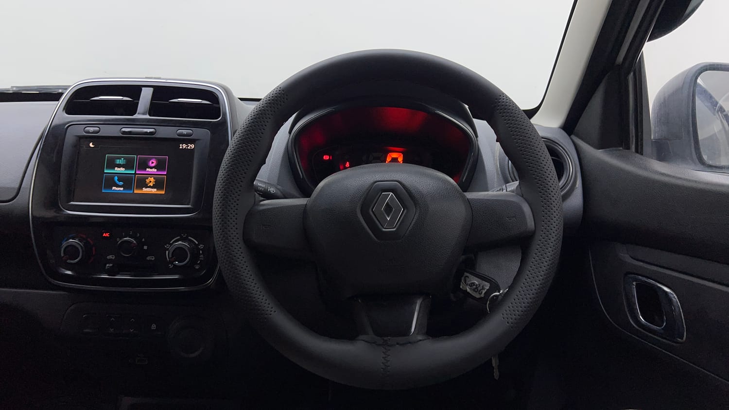 Used 2019 Renault Kwid RXT (O) 1.0 SCE Edition Petrol Manual interior STEERING VIEW