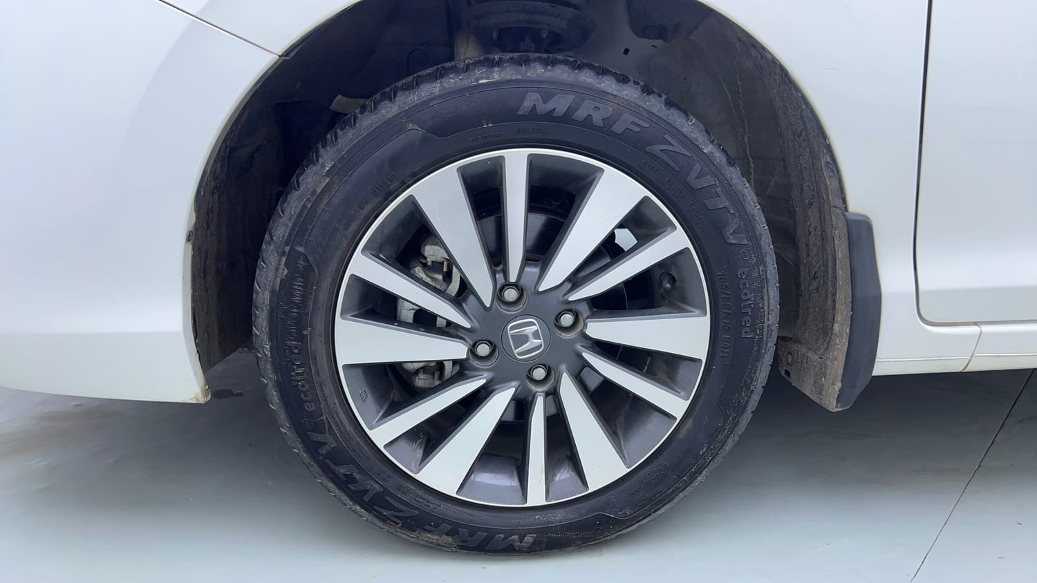 Used 2024 Honda City V Petrol CVT Petrol Automatic tyres LEFT FRONT TYRE RIM VIEW