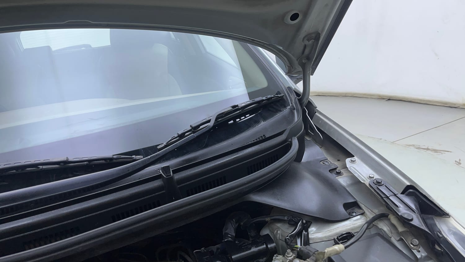 Used 2020 Hyundai Elite i20 Asta 1.2 (O) CVT Petrol Automatic engine ENGINE LEFT SIDE HINGE & APRON VIEW
