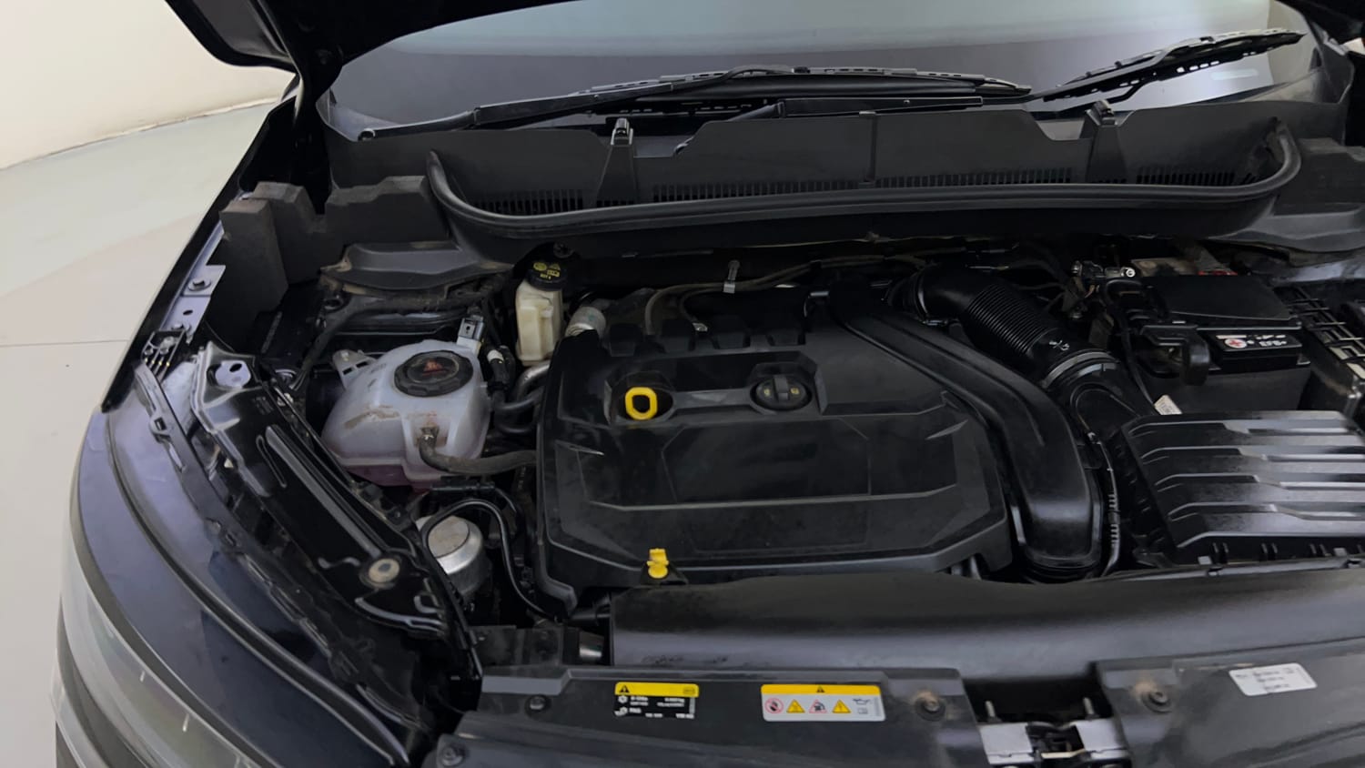 Used 2024 Skoda Kushaq Style 1.5L TSI DSG Petrol Automatic engine ENGINE RIGHT SIDE HINGE & APRON VIEW