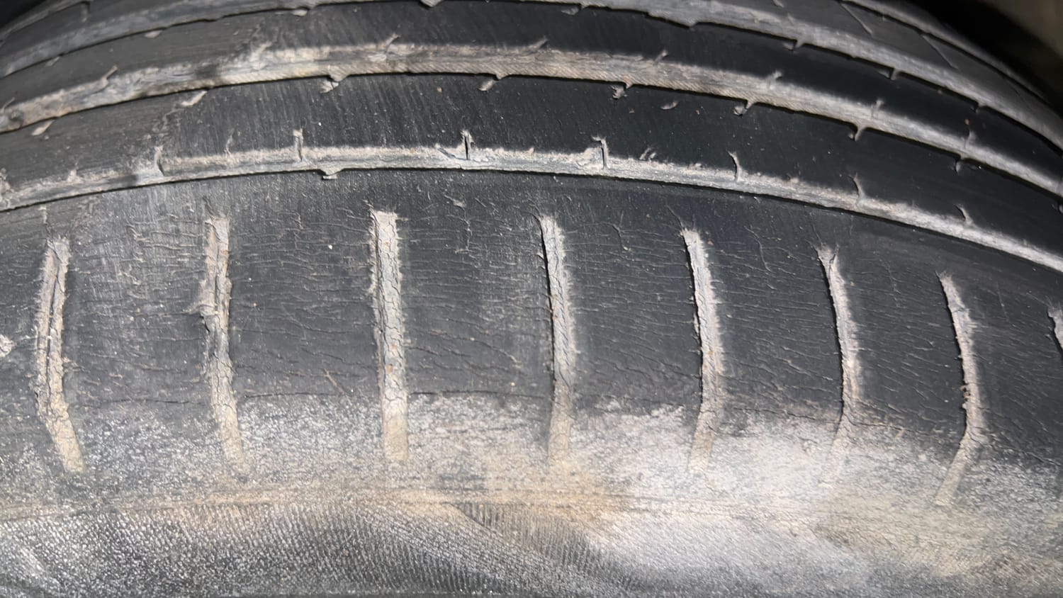 Used 2017 Maruti Suzuki Baleno Zeta 1.2 Petrol Manual tyres RIGHT FRONT TYRE TREAD VIEW