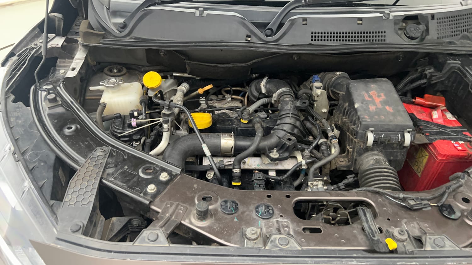 Used 2021 Nissan Magnite XV Turbo Petrol Manual engine ENGINE RIGHT SIDE VIEW