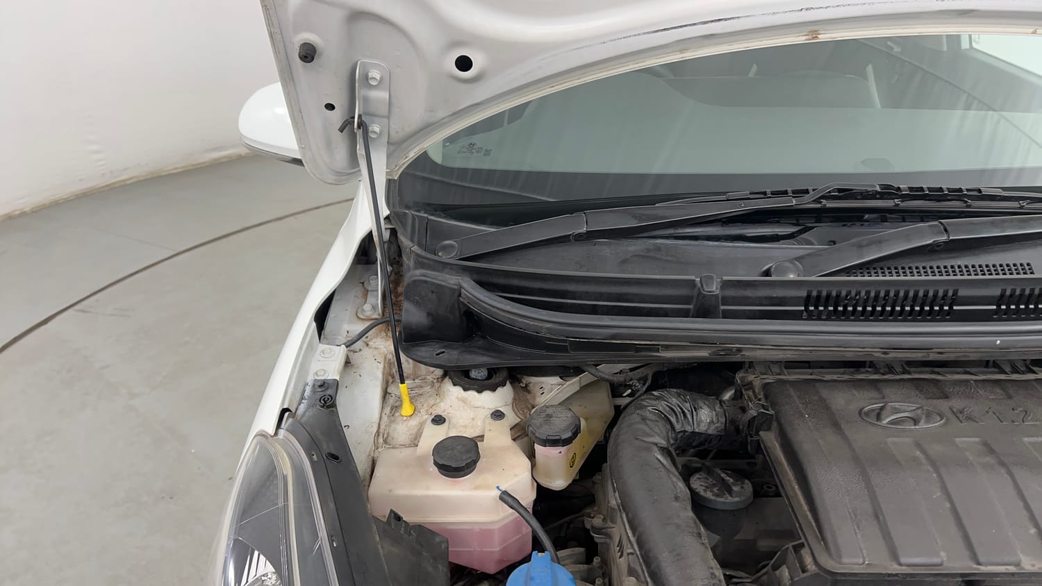 Used 2022 Hyundai Aura SX 1.2 Petrol Petrol Manual engine ENGINE RIGHT SIDE HINGE & APRON VIEW