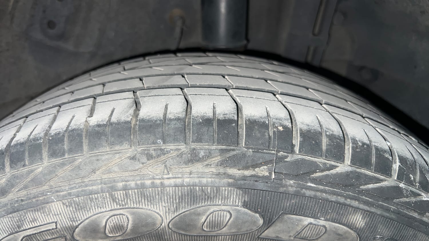 Used 2019 Tata Nexon XZ Plus Diesel Diesel Manual tyres LEFT REAR TYRE TREAD VIEW