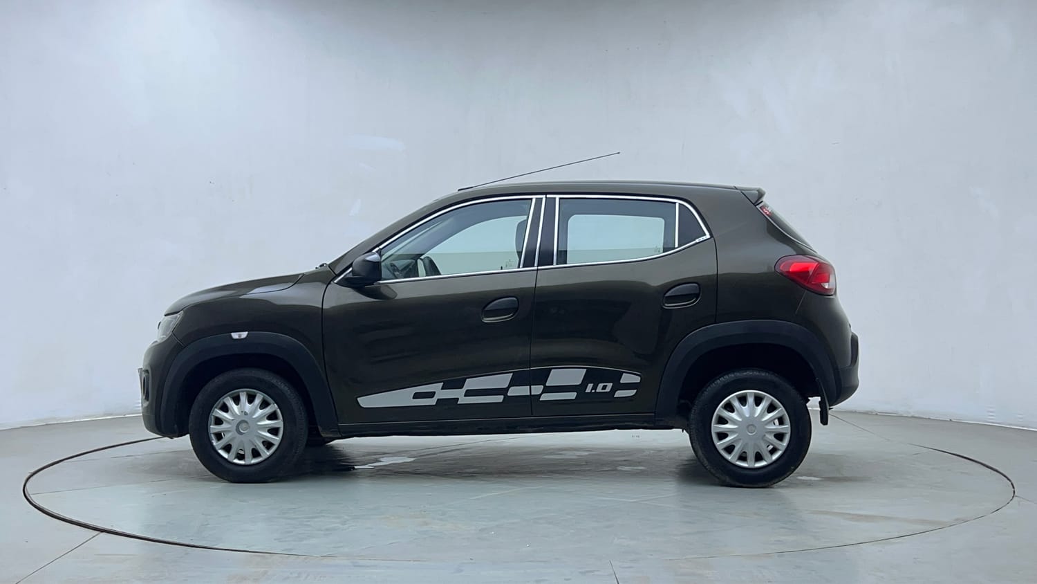 Used 2018 Renault Kwid 1.0 RXT Petrol Manual exterior LEFT SIDE VIEW