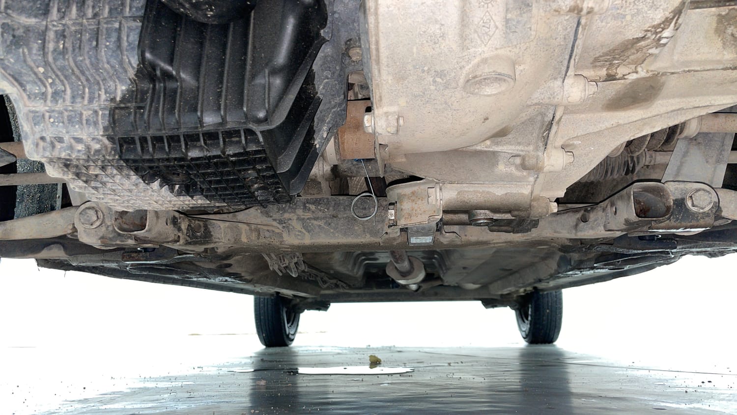 Used 2016 Renault Kwid RXT Petrol Manual extra FRONT LEFT UNDERBODY VIEW
