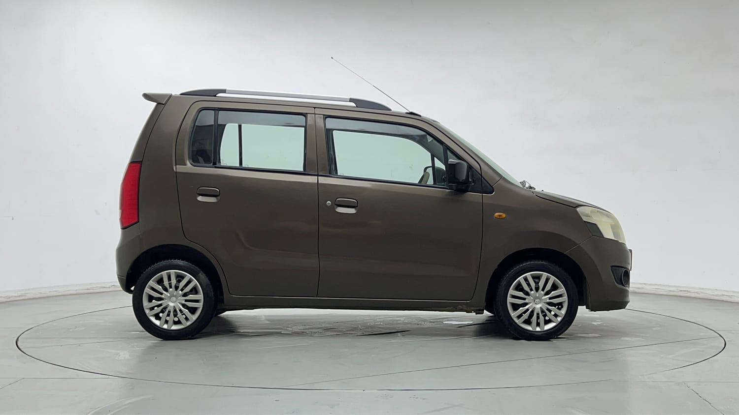 Used 2013 Maruti Suzuki Wagon R VXI Petrol Manual exterior RIGHT SIDE VIEW