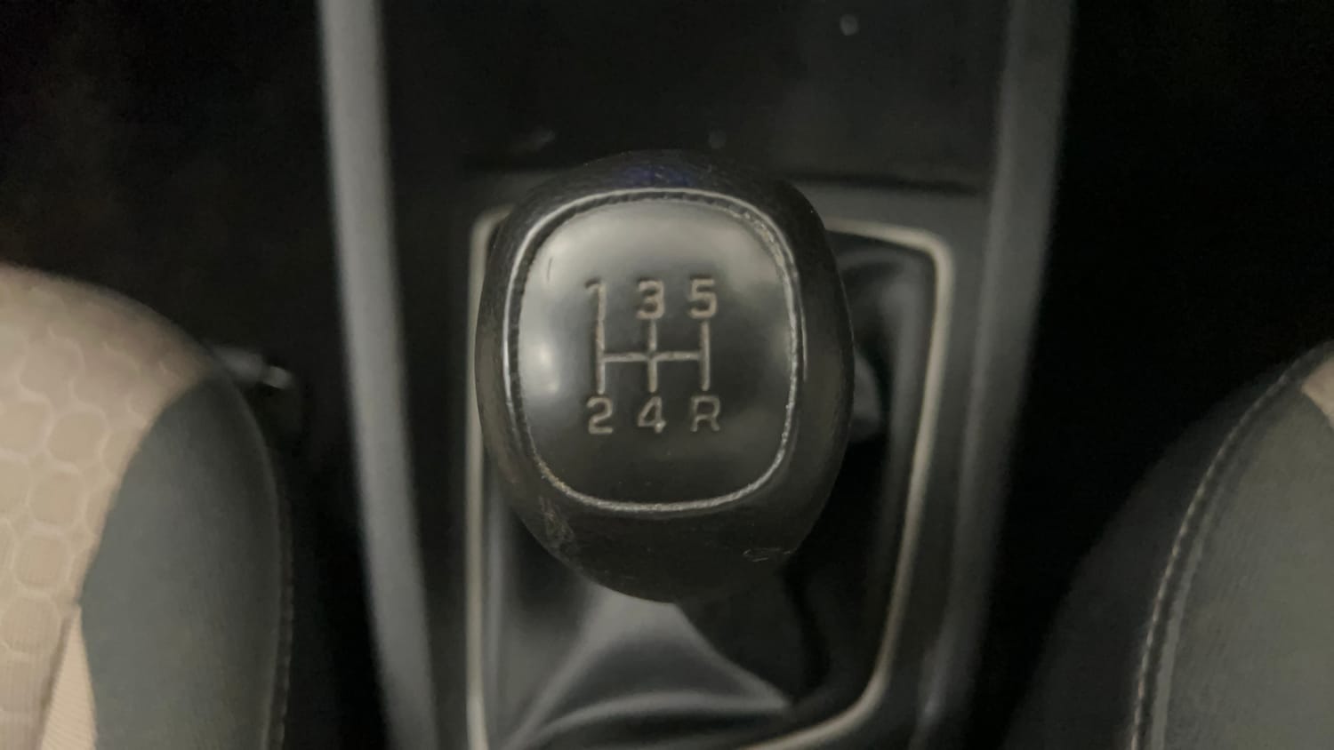 Used 2017 Hyundai Elite i20 Sportz 1.2 Petrol Manual interior GEAR  KNOB VIEW