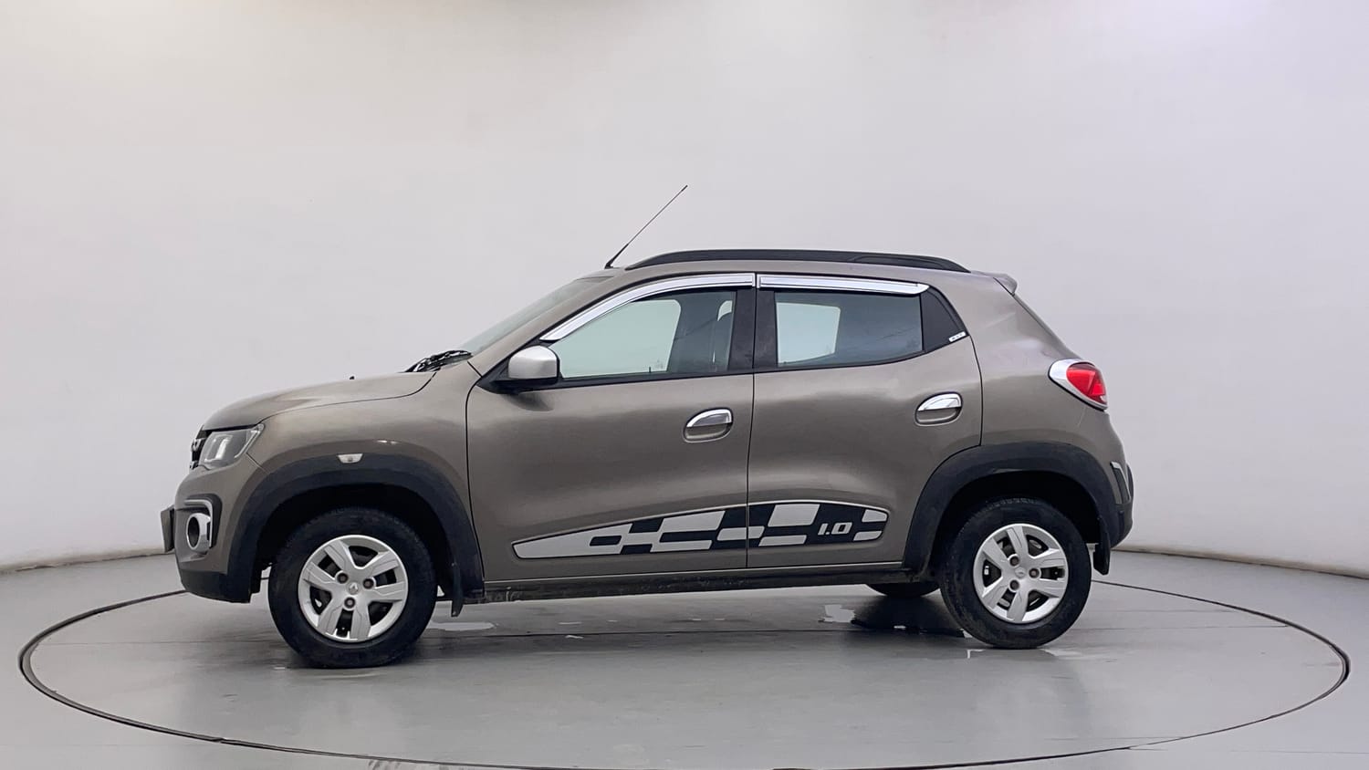 Used 2018 Renault Kwid 1.0 RXT AMT Opt Petrol Automatic exterior LEFT SIDE VIEW