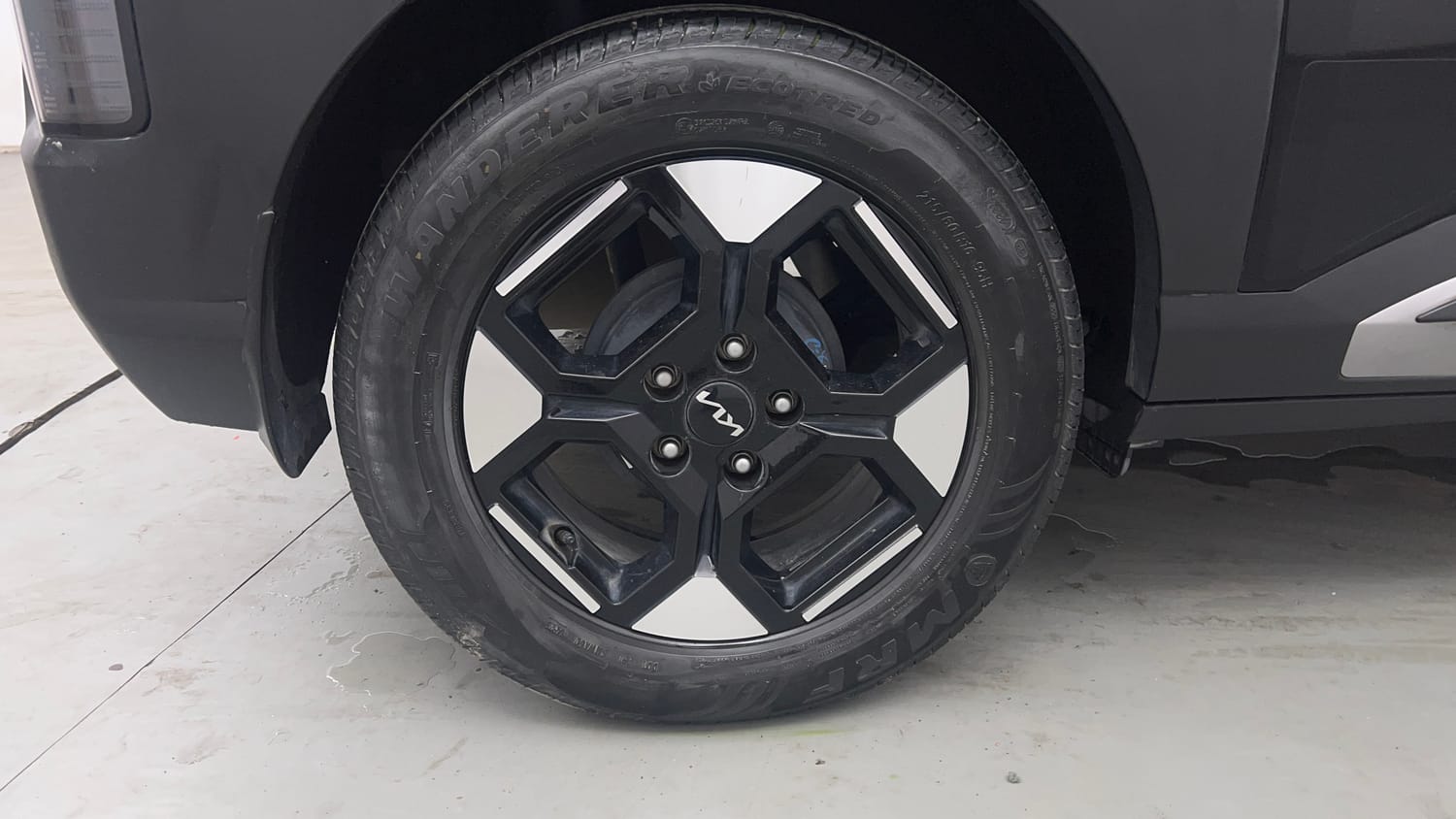 Used 2025 Kia Syros HTX 1.5 Diesel 6MT Diesel Manual tyres RIGHT REAR TYRE RIM VIEW