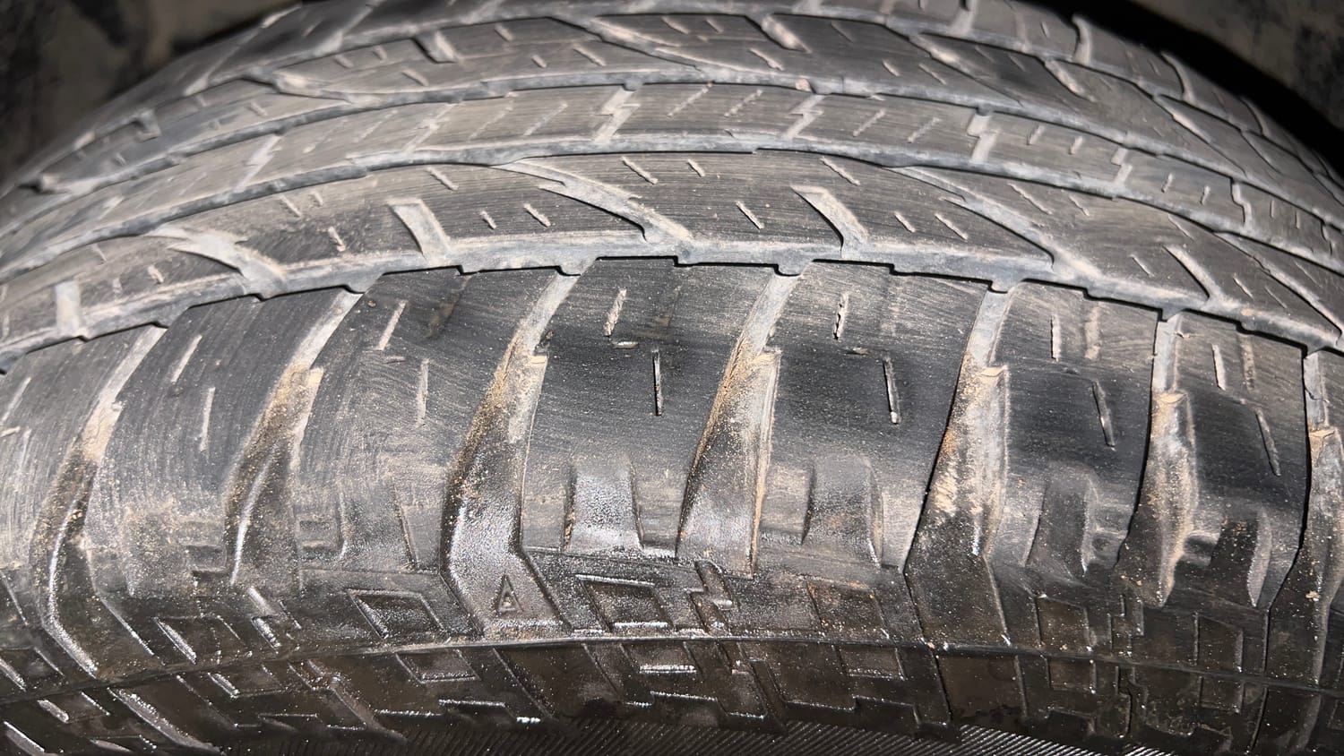 Used 2016 Renault Duster 110 PS RXL 4X2 MT Diesel Manual tyres LEFT FRONT TYRE TREAD VIEW