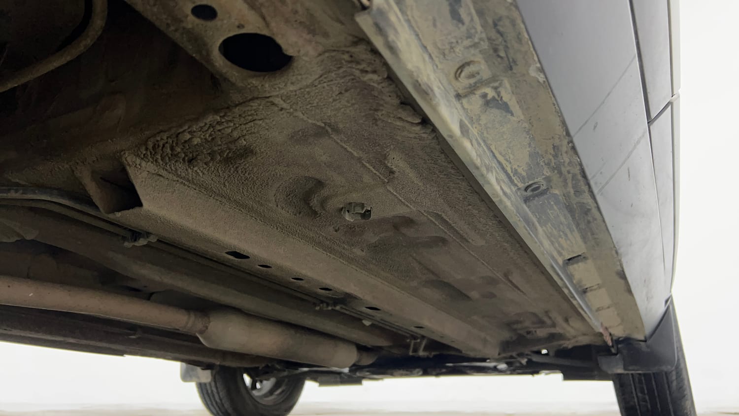 Used 2022 Nissan Magnite XV Premium Turbo CVT Petrol Automatic extra REAR RIGHT UNDERBODY VIEW