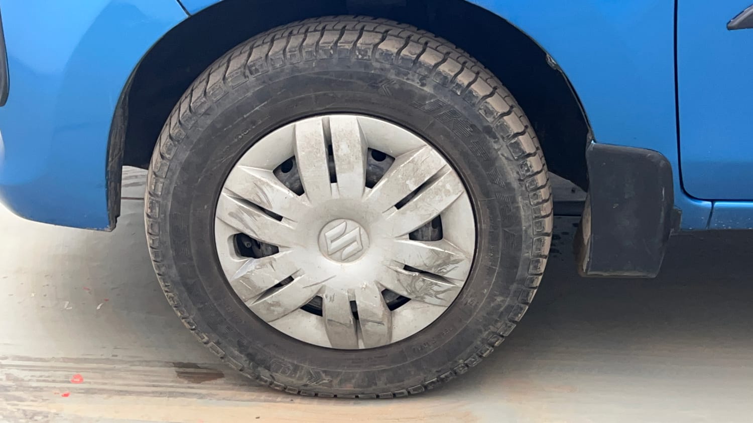 Used 2018 Maruti Suzuki Alto 800 VXi Petrol Manual tyres LEFT FRONT TYRE RIM VIEW