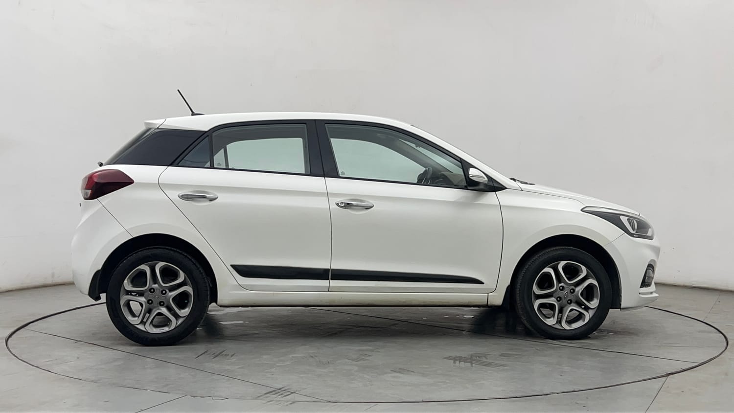 Used 2018 Hyundai Elite i20 Asta 1.2 (O) Petrol Manual exterior RIGHT SIDE VIEW