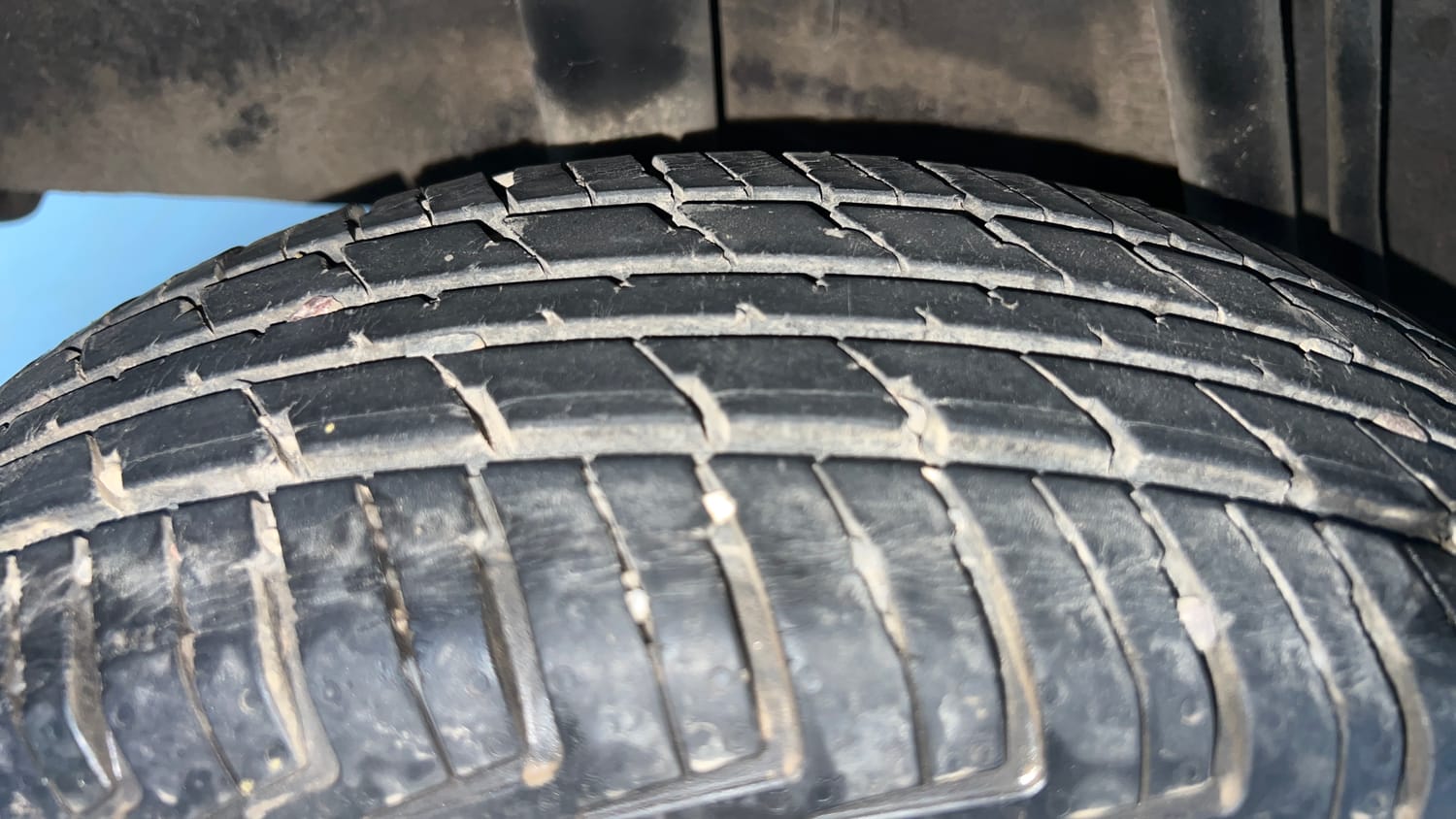 Used 2017 Renault Kwid 1.0 RXT AMT Opt Petrol Automatic tyres RIGHT REAR TYRE TREAD VIEW