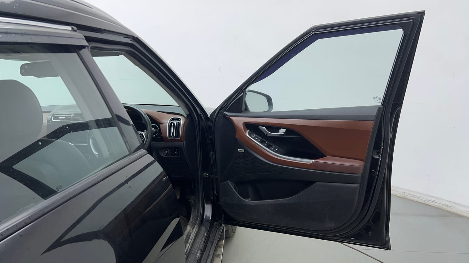 Used 2022 Hyundai Alcazar Signature (O) 7 Seater 1.5 Diesel AT Diesel Automatic interior RIGHT FRONT DOOR OPEN VIEW