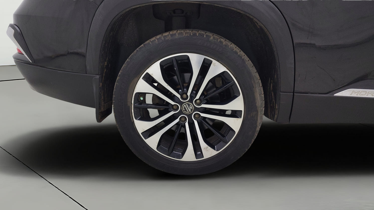 Used 2021 MG Motors Hector Plus Sharp 1.5 Petrol Turbo DCT 6-STR Petrol Automatic tyres RIGHT REAR TYRE RIM VIEW
