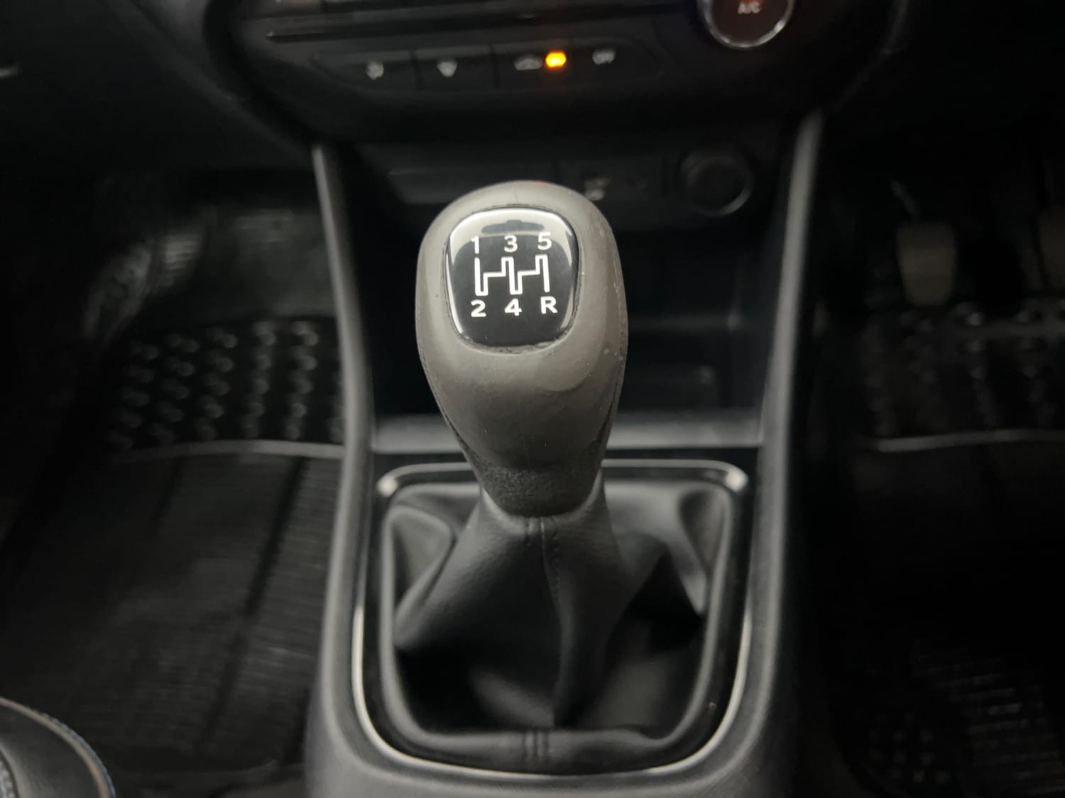 Used 2023 Tata Punch Adventure Rhythm Pack MT Petrol Manual interior GEAR  KNOB VIEW