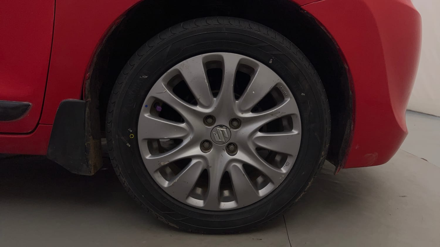 Used 2016 Maruti Suzuki Baleno Zeta 1.2 AT Petrol Automatic tyres RIGHT FRONT TYRE RIM VIEW