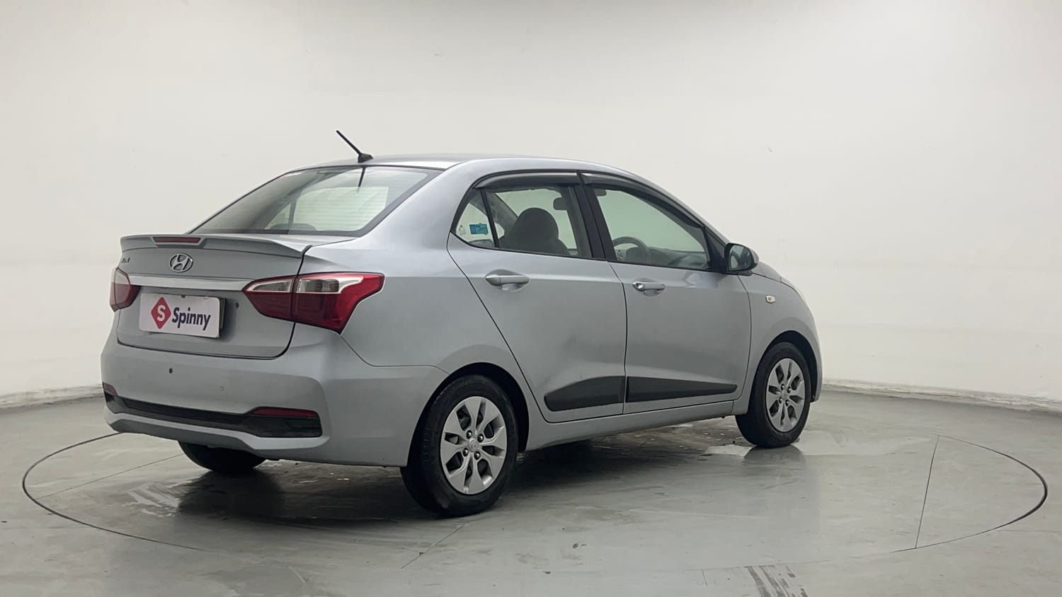Used 2020 Hyundai Xcent S Petrol+cng(outside fitted) Cng Manual exterior RIGHT REAR CORNER VIEW