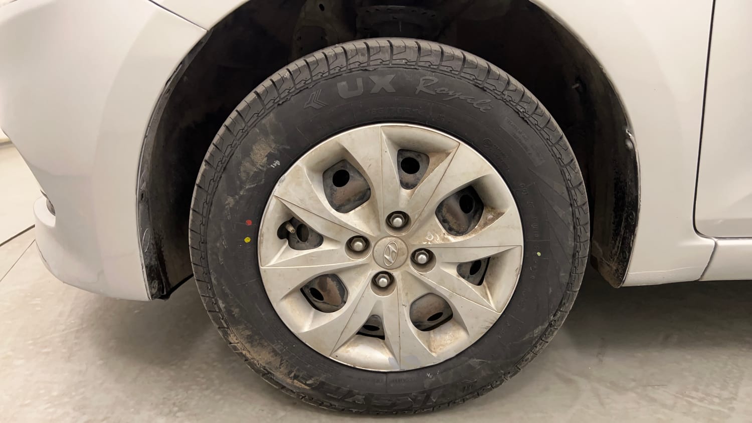 Used 2017 Hyundai Elite i20 Sportz 1.2 Petrol Manual tyres LEFT FRONT TYRE RIM VIEW