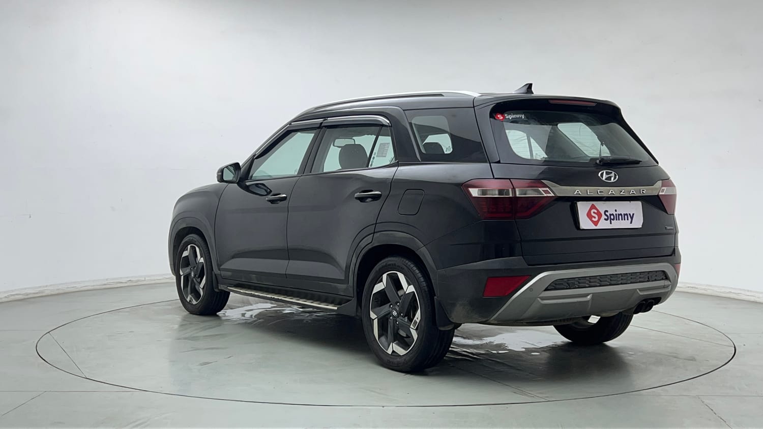 Used 2022 Hyundai Alcazar Signature (O) 7 Seater 1.5 Diesel AT Diesel Automatic exterior LEFT REAR CORNER VIEW