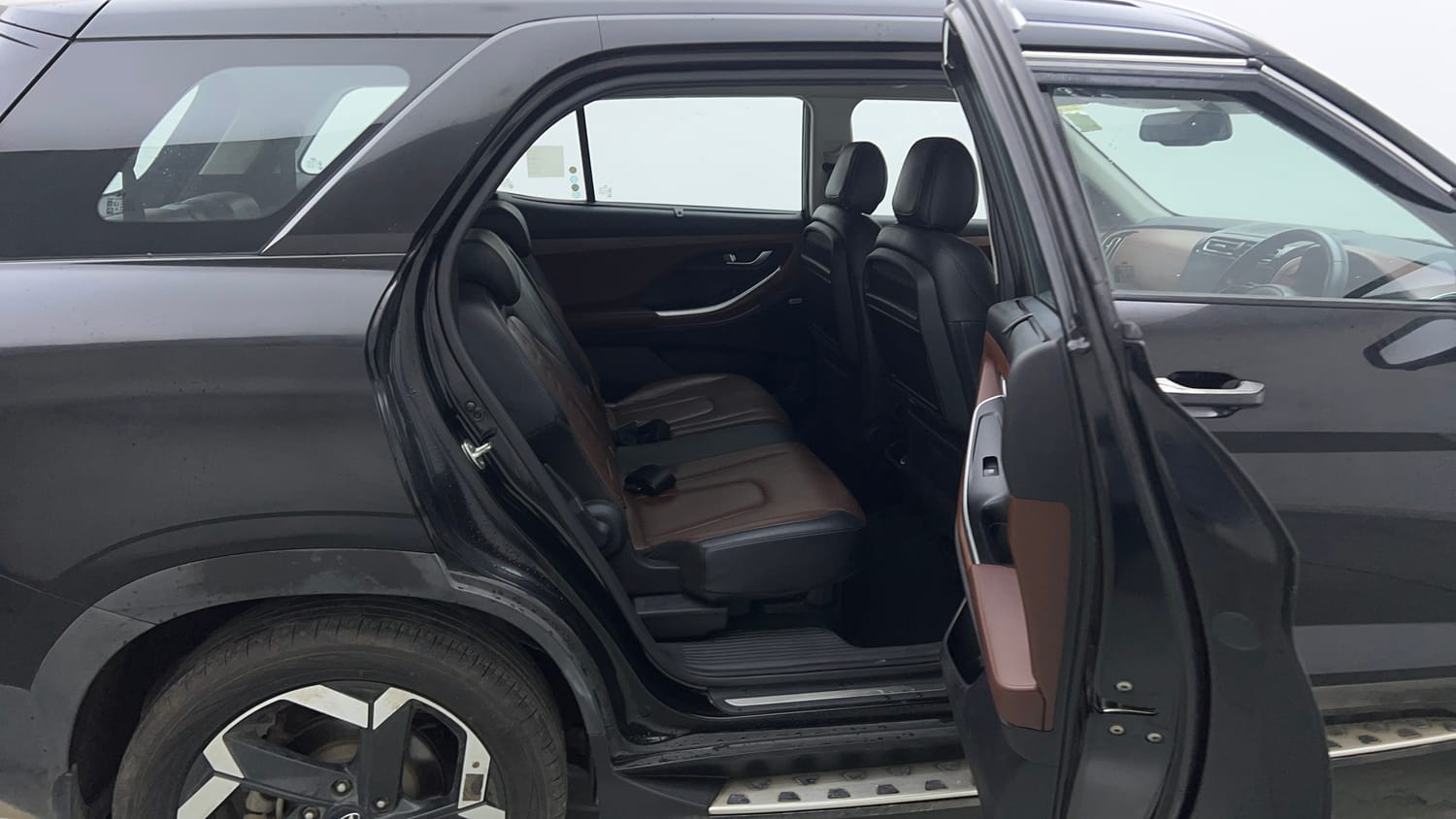 Used 2022 Hyundai Alcazar Signature (O) 7 Seater 1.5 Diesel AT Diesel Automatic interior RIGHT SIDE REAR DOOR CABIN VIEW