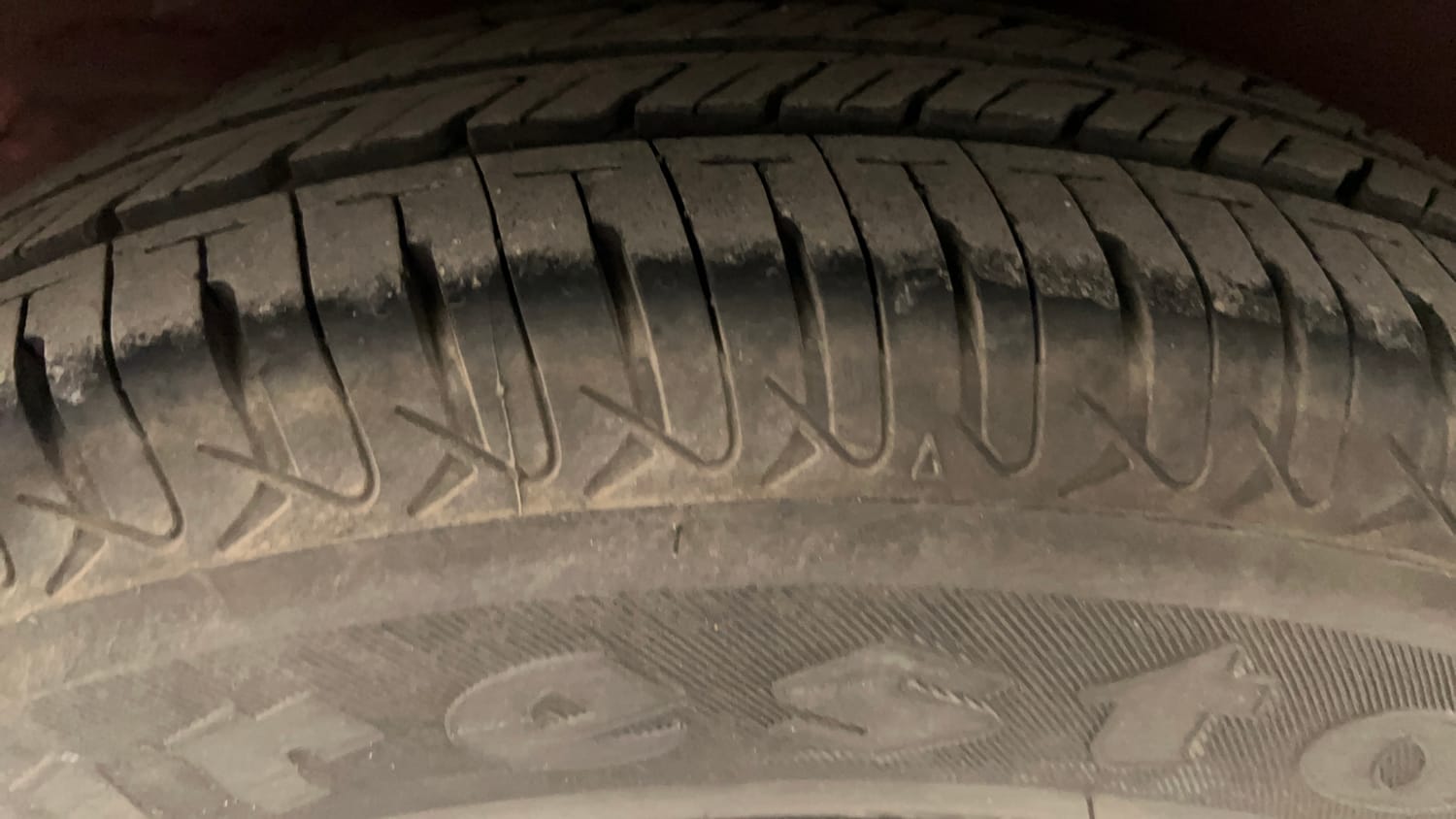 Used 2013 Hyundai i10 Sportz 1.2 AT Kappa2 Petrol Automatic tyres RIGHT REAR TYRE TREAD VIEW