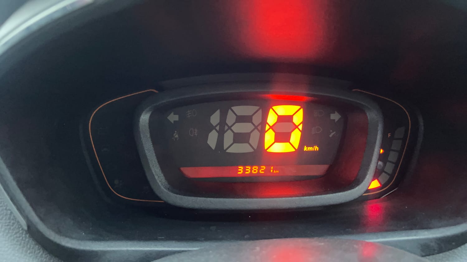 Used 2018 Renault Kwid 1.0 RXT Petrol Manual interior CLUSTERMETER VIEW